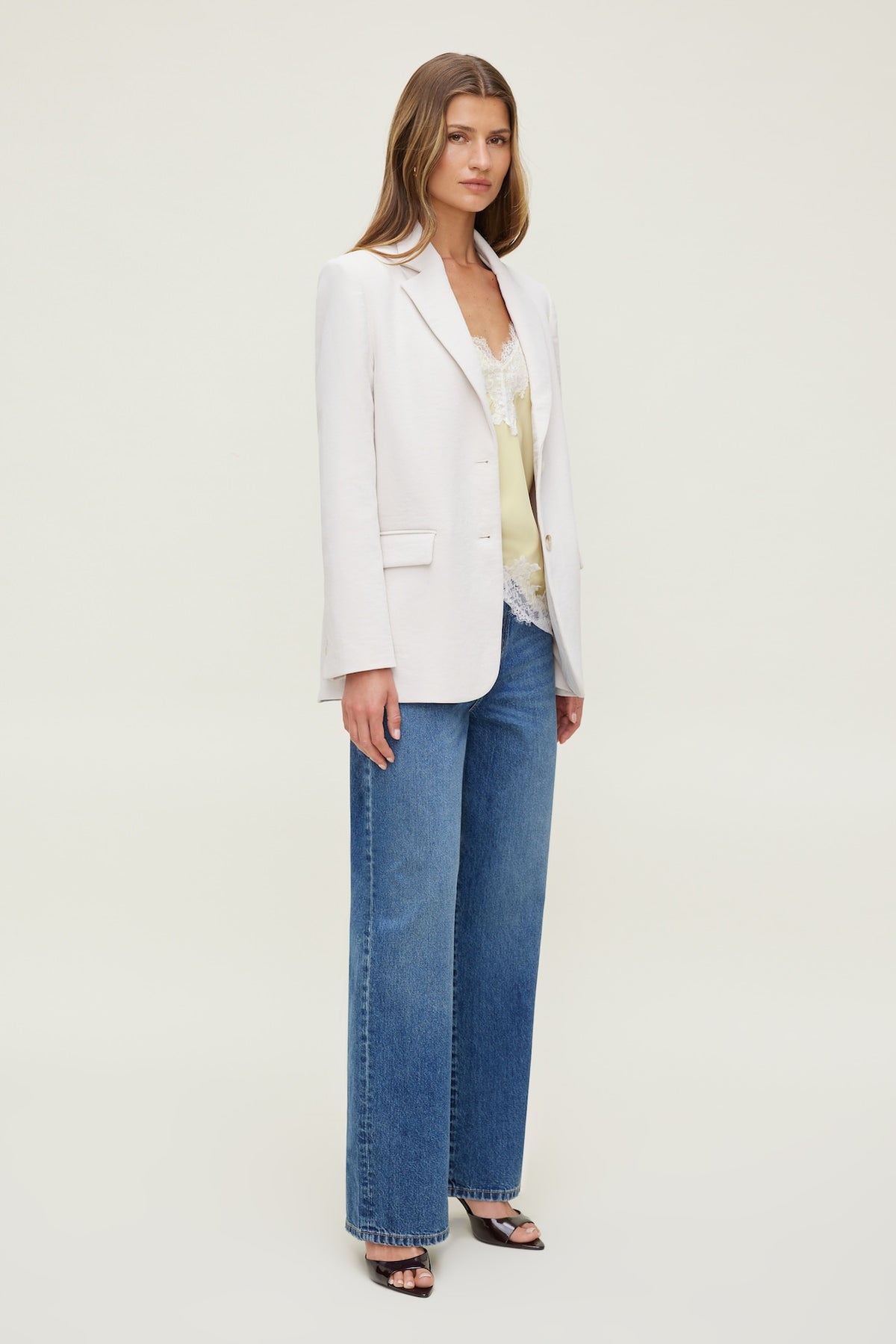 Dynamite Airflow Relaxed Blazer Beige